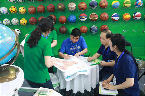 祝賀雨林參展4月教育“兩會(huì)”圓滿(mǎn)成功